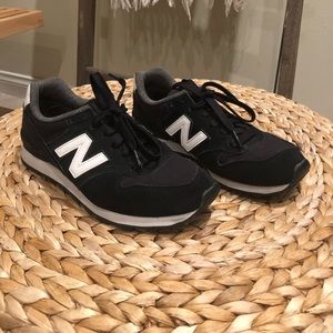 Classic Women’s New Balance Sneakers